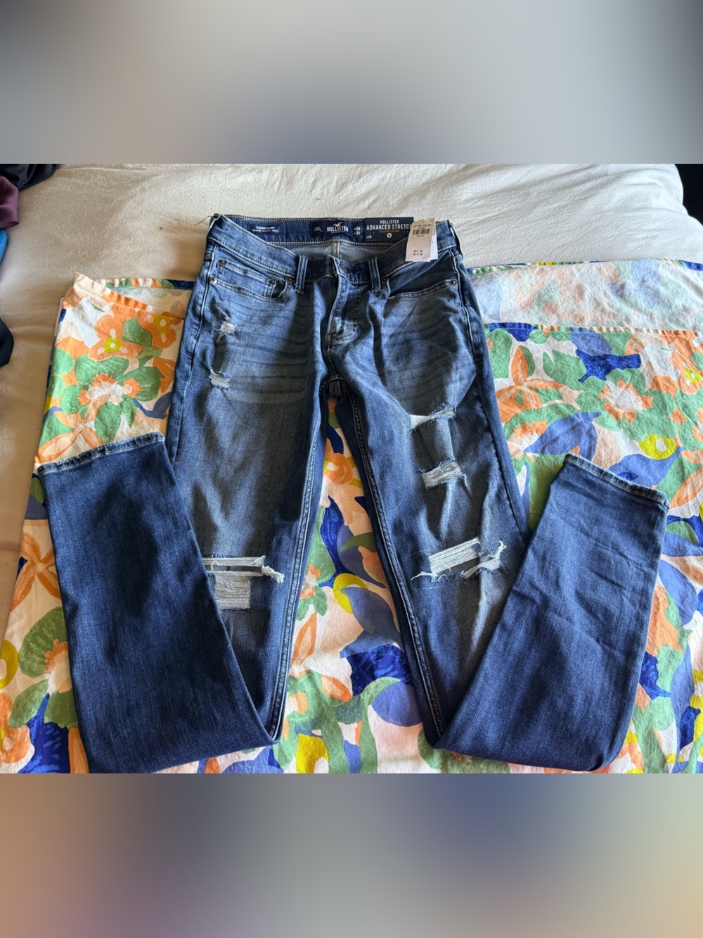 Hollister Women's Distressed Dark Blue Boyfriend Jeans. 29 x 32